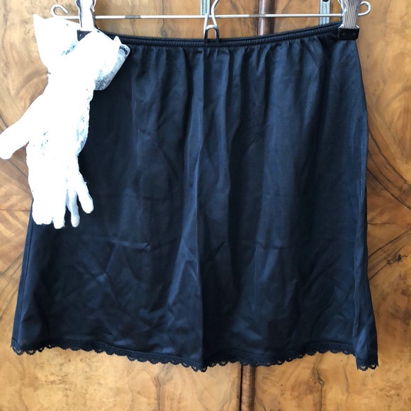 Slip, Lacy Gloves, Express Pantyhose - Picture 4 of 7